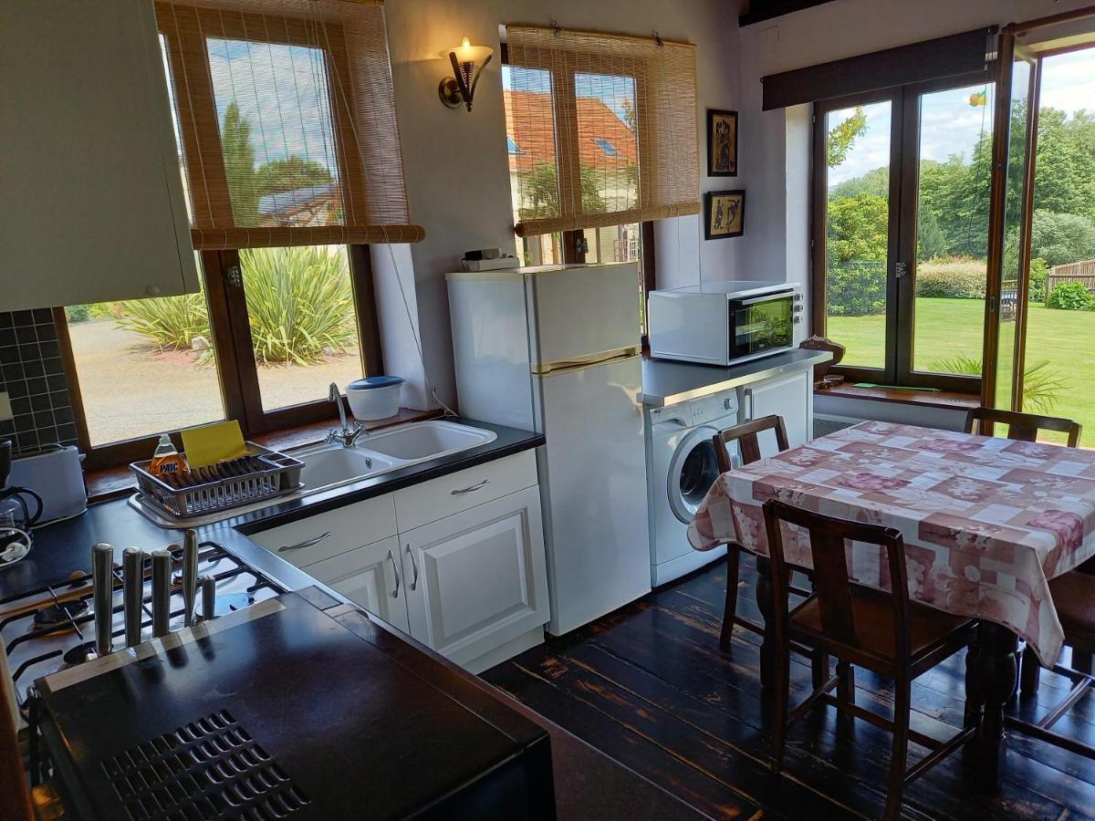 La Gasteboisiere With Swimming Pool And Games Room Le Mesnil-Adelee エクステリア 写真